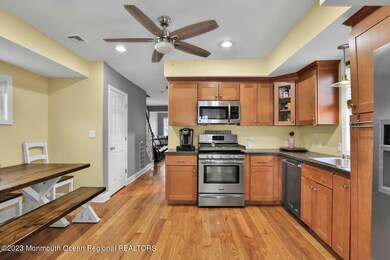 14 Illinois Ave Middletown-large-010-010