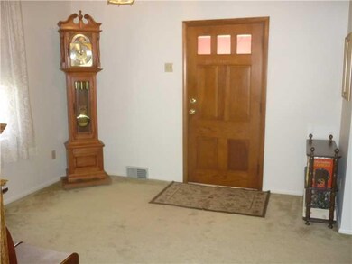 Entry/Foyer.