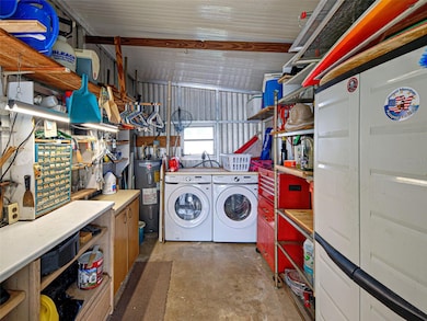 Utility building with new washer & dryer!