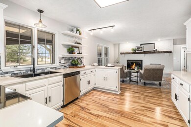 Kitchen w Quartz & new appliances