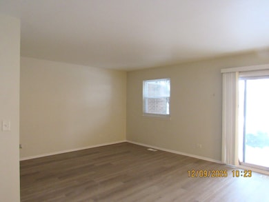 2790 Glasgow Ct unit X1, Schaumburg, IL 60194 - photo 4