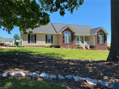 2483 Linnie Ct, Asheboro, NC 27205 - photo 2