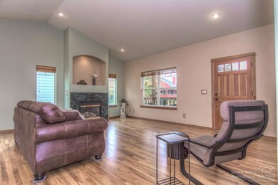 1821 NW Jackpine Ave, Redmond, OR 97756 - photo 3