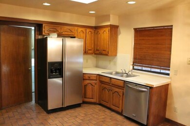 914 N Blackwelder Ave, Edmond, OK 73034 - photo 3