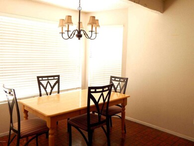 calavar dining bay window