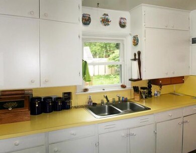 521 N Dexter Dr, Lansing, MI 48910 - photo 6