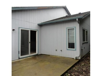 531 Mountain View Dr, Central Point, OR 97502 - photo 2