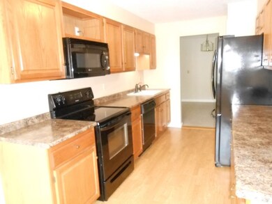 42 Chapman Place unit 42, Leominster, MA 01453 - photo 3