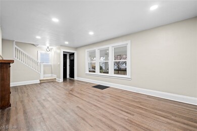 1056 Quilliams Rd, Cleveland, OH 44121 - photo 6