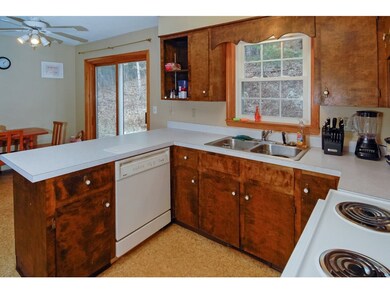 34 Ledgewood Rd, Claremont, NH 03743 - photo 3