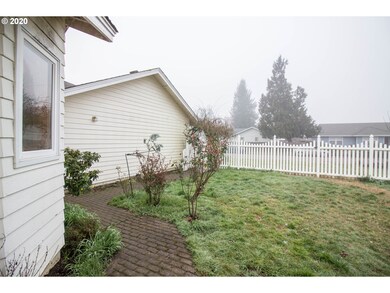 304 Jade St, Sutherlin, OR 97479 - photo 2