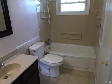590 Miller Ln, Whitehall, PA 18052 - photo 7