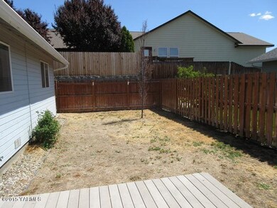 566-023028-back yard (2)