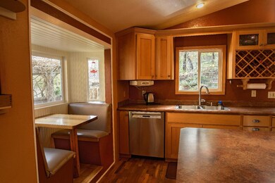 419 NW Pleasant View Dr, Grants Pass, OR 97526 - photo 7