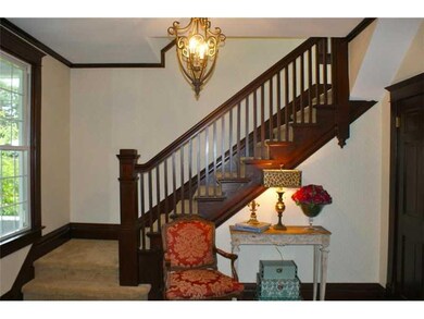 Entry/Foyer.