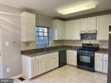 43450 Katling Square, Chantilly, VA 20152 - photo 3