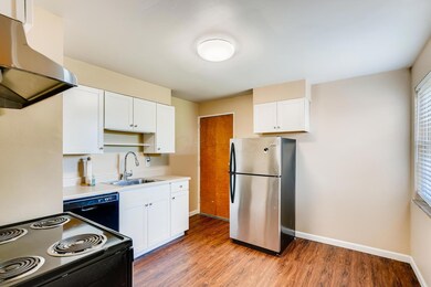 1084 Sells Ave L Columbus OH-large-005-0