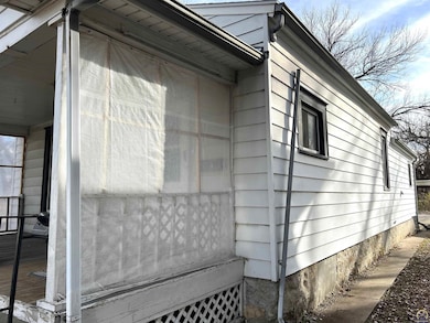 517 SW 14th St, Topeka, KS 66612 - photo 2