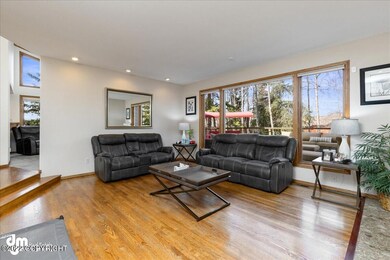 04-Living Room 20220413-DW-3409