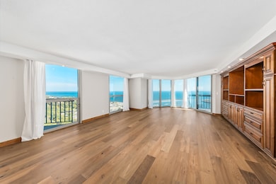 Landmark On The Lake unit 2708, Milwaukee, WI 53202 - photo 6