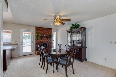 FAMILY / DINING ROOM
