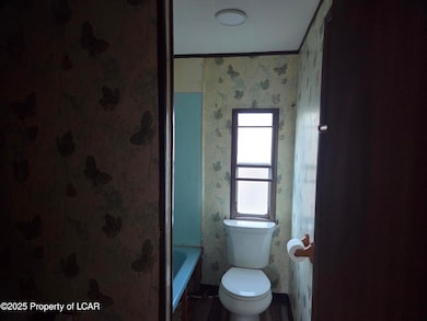 21 Quiet Cove, Jenkins Township, PA 18640 - photo 4