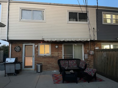 9256 N Parkside Dr, Des Plaines, IL 60016 - photo 2