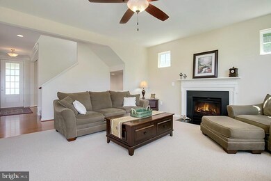 16492 Chattanooga Ln, Woodbridge, VA 22191 - photo 4