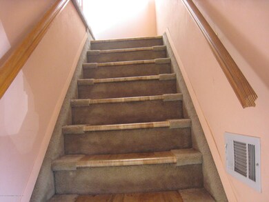 585 Correll Ave unit 2nd Floor, Staten Island, NY 10309 - photo 2