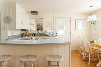 Including breakfast bar and dining area.