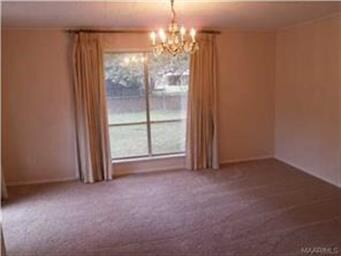 LARGE FORMAL DINING ROOM