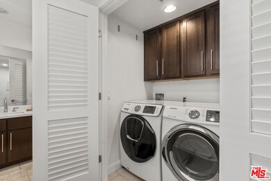 10878 Bloomfield St unit 210, Toluca Lake, CA 91602 - photo 7