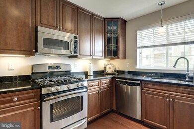 4081 S Four Mile Run Dr unit 203, Arlington, VA 22204 - photo 5