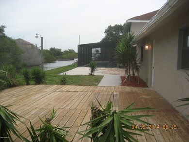 LARGE DECK TO ENJOY