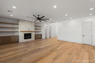 13-web-or-mls-3415 E Clara Lane-33