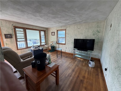 546 Robinson St, Woonsocket, RI 02895 - photo 3