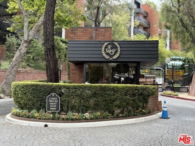 4752 Park Encino Ln unit 212, Encino, CA 91436 - photo 2