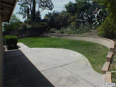 LARGE SIDE YARD NEXT TO ATTACHED GARAGE