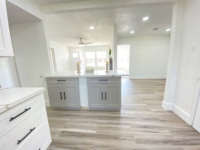 7729 Buena Vista St, Houston, TX 77087 - photo 6