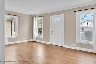 970 Bond St-10