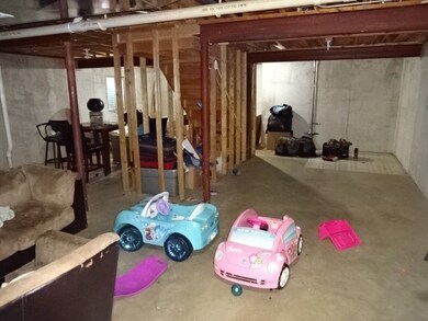 847 N Commonwealth Ave, Aurora, IL 60506 - photo 3