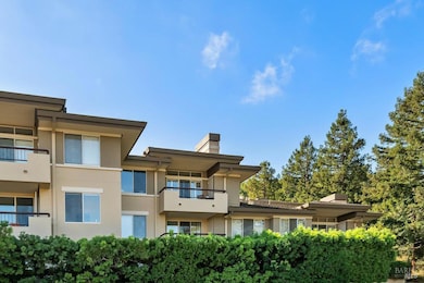 #4D features no common walls on three sides