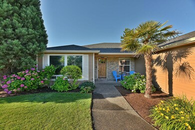 972 Westrop Dr, Central Point, OR 97502 - photo 5