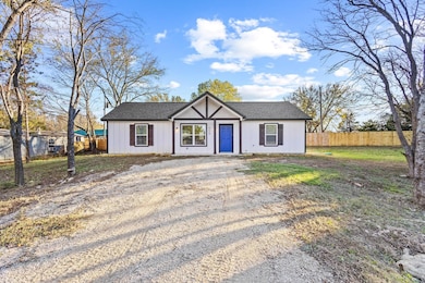 458 Maple Dr, Pottsboro, TX 75076 - photo 2