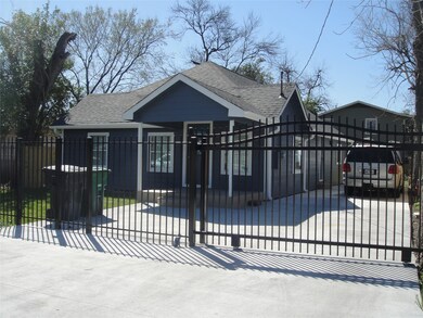 4006 Caplin St, Houston, TX 77026 - photo 2