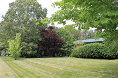 17 Ridgewood Acres Dr, Hendersonville, NC 28792 - photo 4