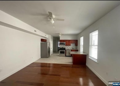 421-423 Leslie St unit 1L, Newark, NJ 07112 - photo 2