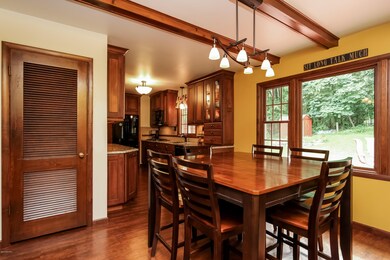 007-Dining_Room-3217558-large