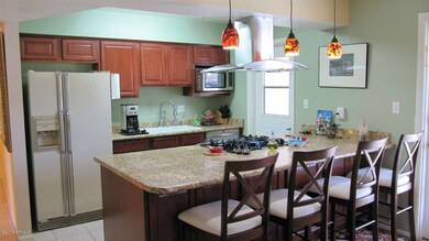 Kitchen & Brkfst Bar