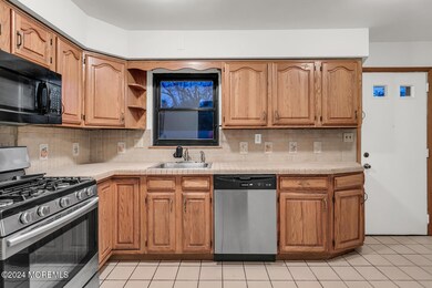 321 Spring St 3 Red Bank NJ-large-014-01